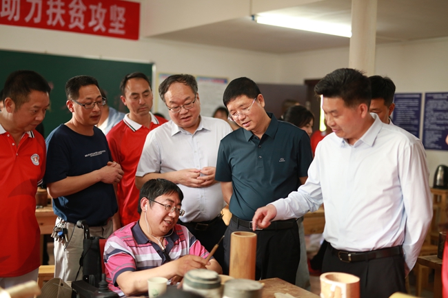 重慶市殘聯理事長趙如均赴大足區(qū)調研殘疾人事業(yè)發(fā)展，關注手工藝品產業(yè)賦能就業(yè)新路徑