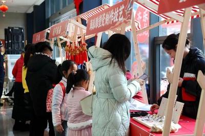 賞“非遺”、品美食，“其樂龍龍”迎新春 手工藝品